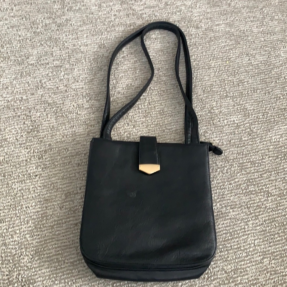 Laura Scott. Black purse.